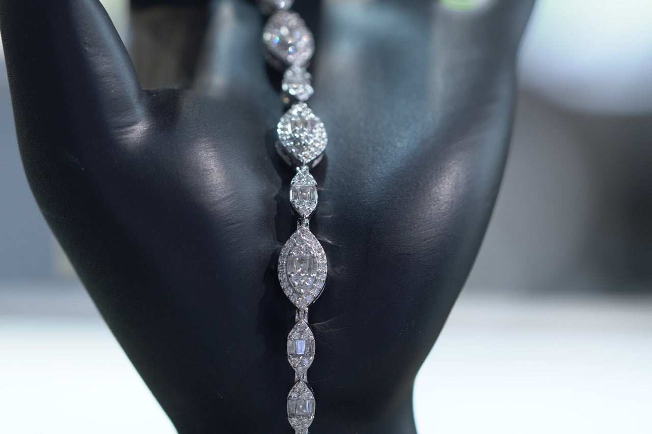 14KT 3.25CT DIAMOND MARQUIS SHAPE BRACELET WG