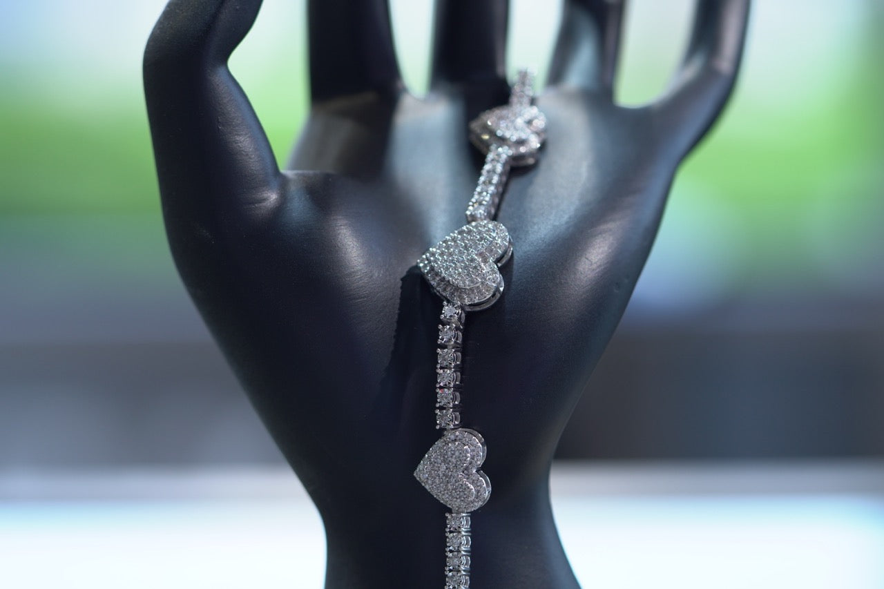 10KT 2.25CT DIAMOND HEART BRACELET WG