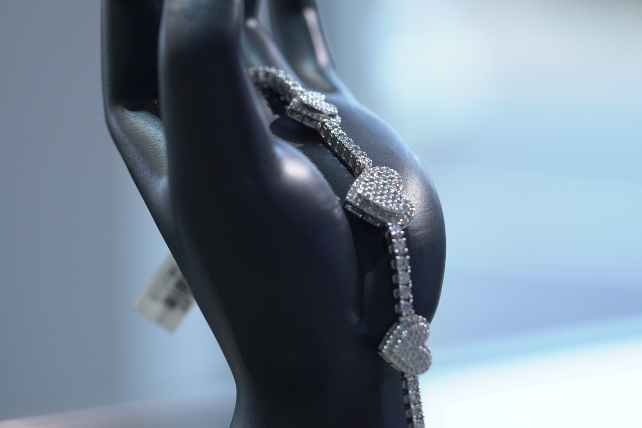 10KT 2.25CT DIAMOND HEART BRACELET WG