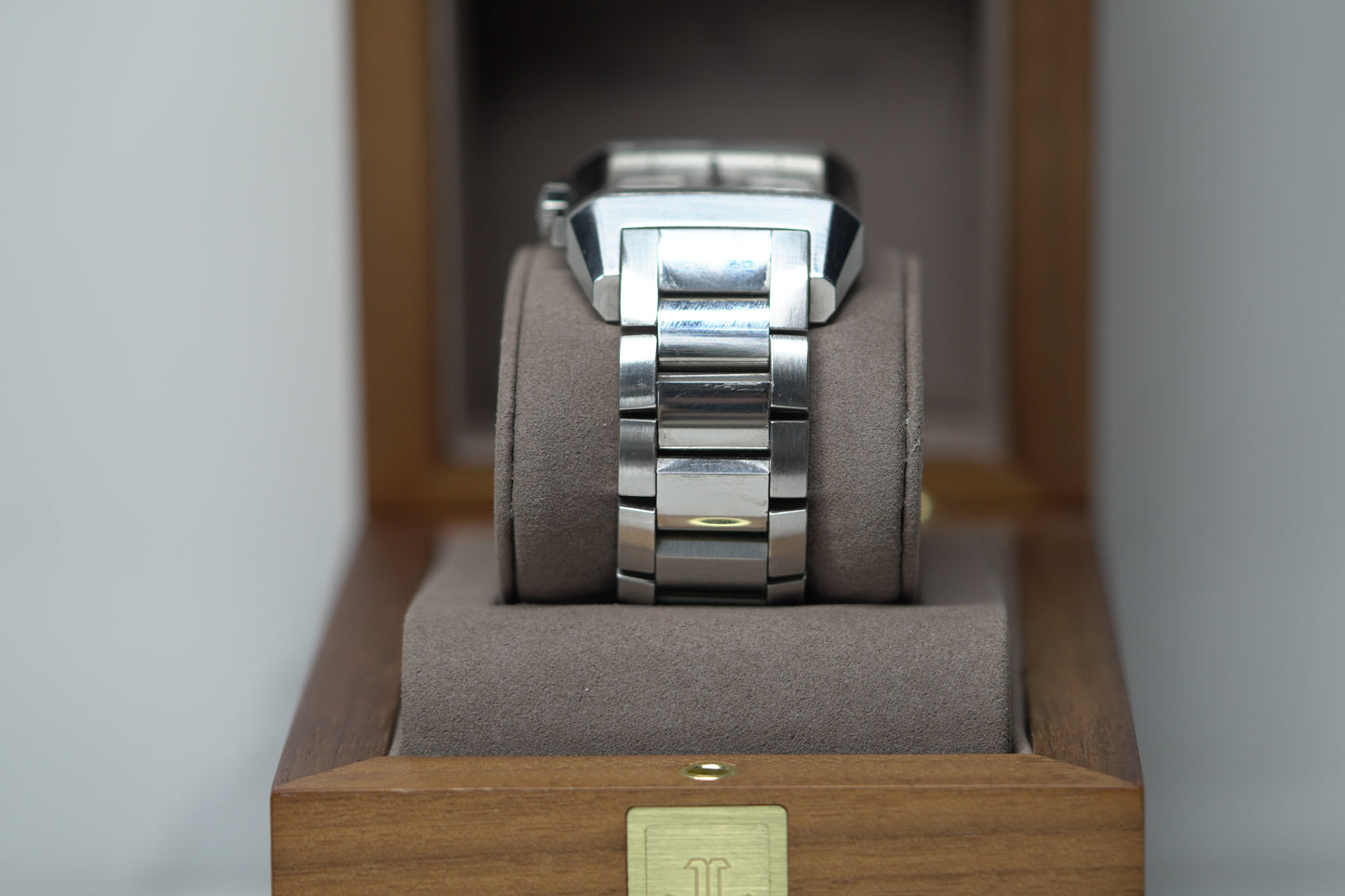 Jaeger Le Coultre Reverso Squadra GMT Stainless Steel 35mm Silver Bracelet Watch Only 230.8.45/7018120
