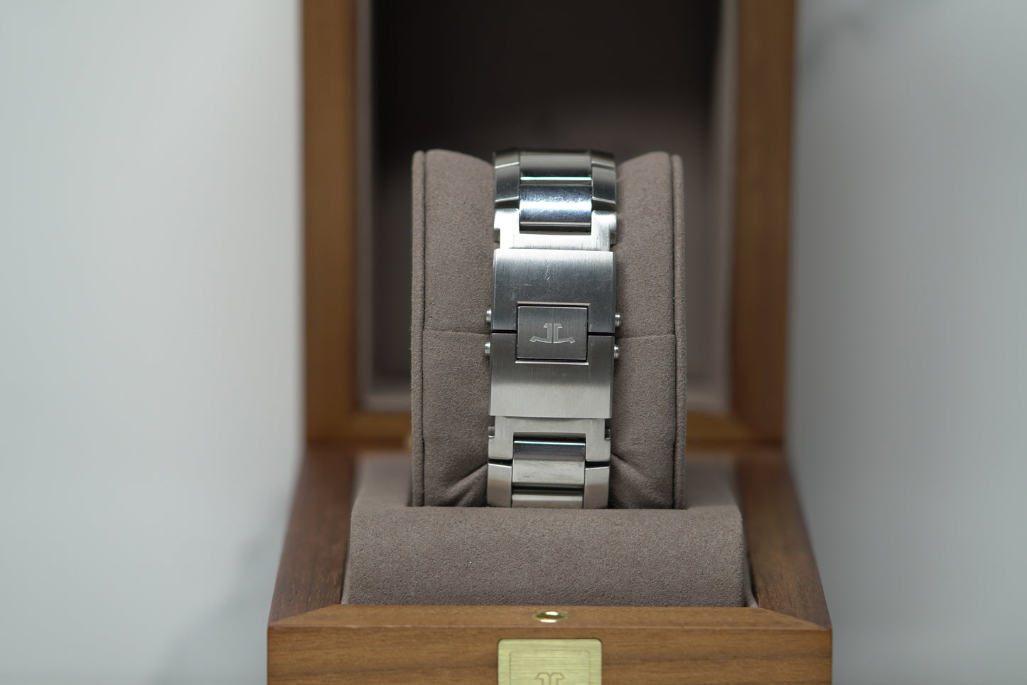 Jaeger Le Coultre Reverso Squadra GMT Stainless Steel 35mm Silver Bracelet Watch Only 230.8.45/7018120