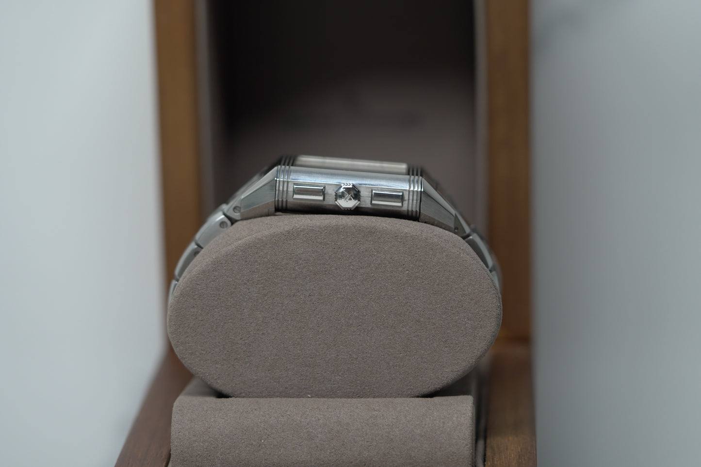 Jaeger Le Coultre Reverso Squadra GMT Stainless Steel 35mm Silver Bracelet Watch Only 230.8.45/7018120