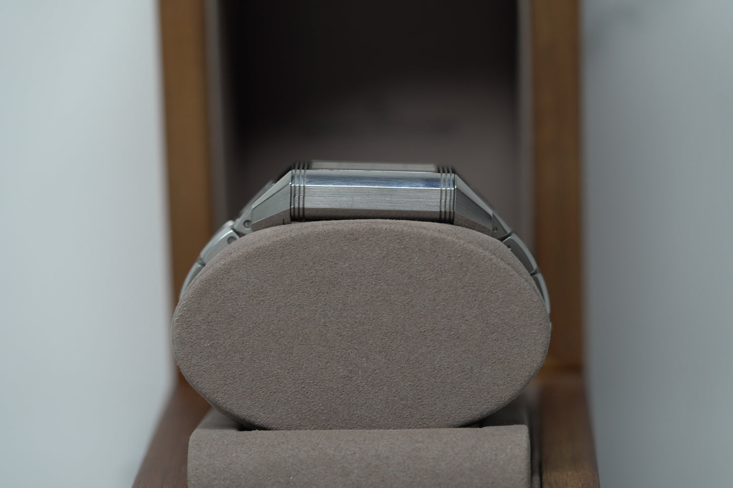 Jaeger Le Coultre Reverso Squadra GMT Stainless Steel 35mm Silver Bracelet Watch Only 230.8.45/7018120