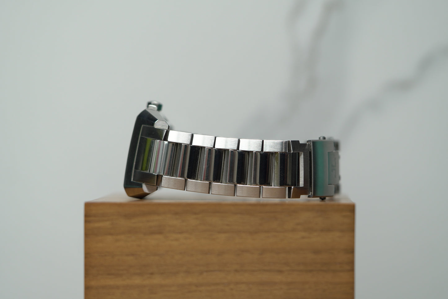Jaeger Le Coultre Reverso Squadra GMT Stainless Steel 35mm Silver Bracelet Watch Only 230.8.45/7018120