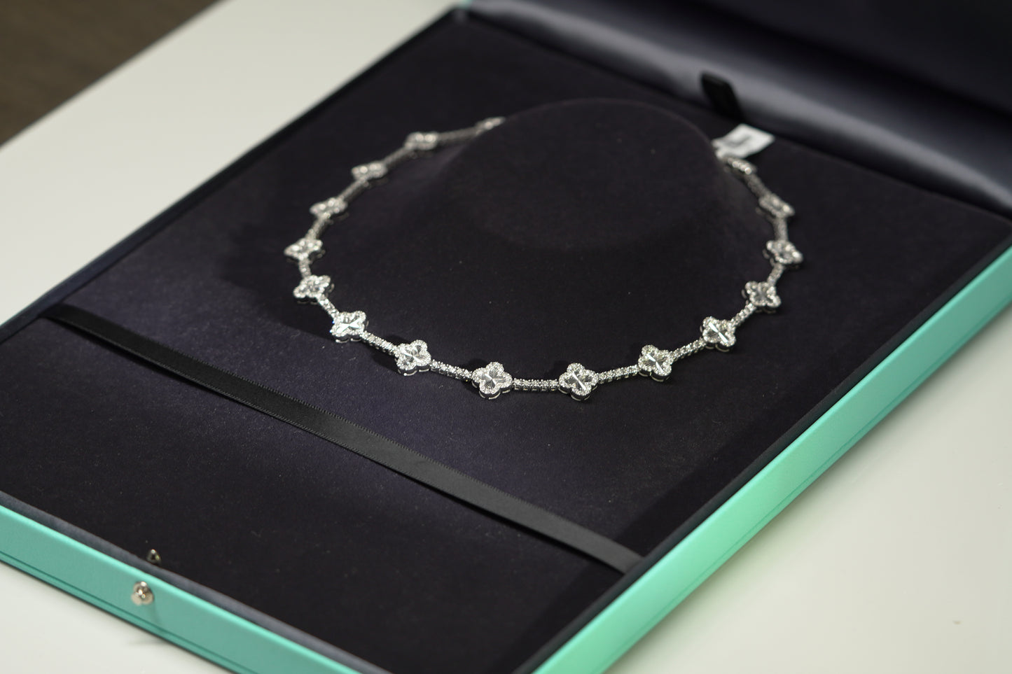 10KT 5.25CT. DIAMOND CLOVER CHAIN WG