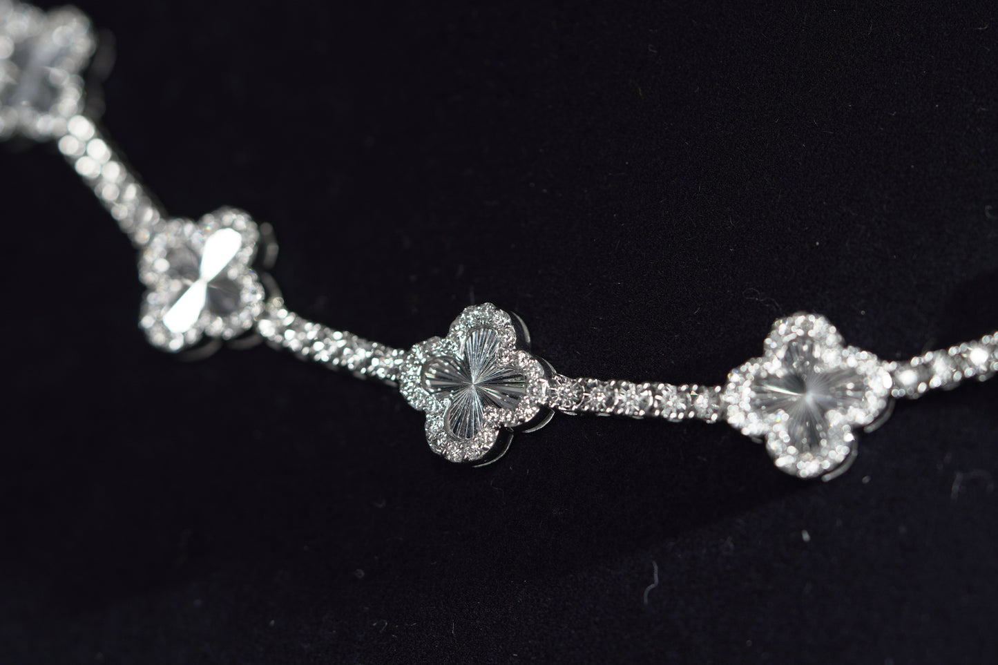 10KT 5.25CT. DIAMOND CLOVER CHAIN WG