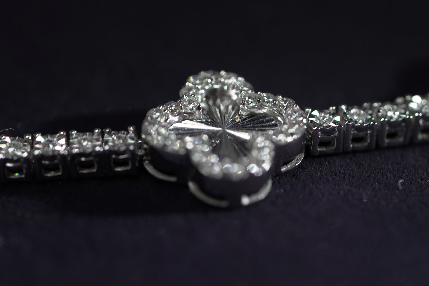 10KT 5.25CT. DIAMOND CLOVER CHAIN WG