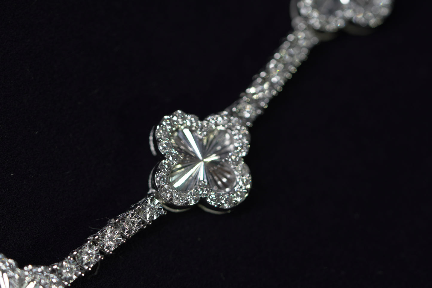 10KT 5.25CT. DIAMOND CLOVER CHAIN WG