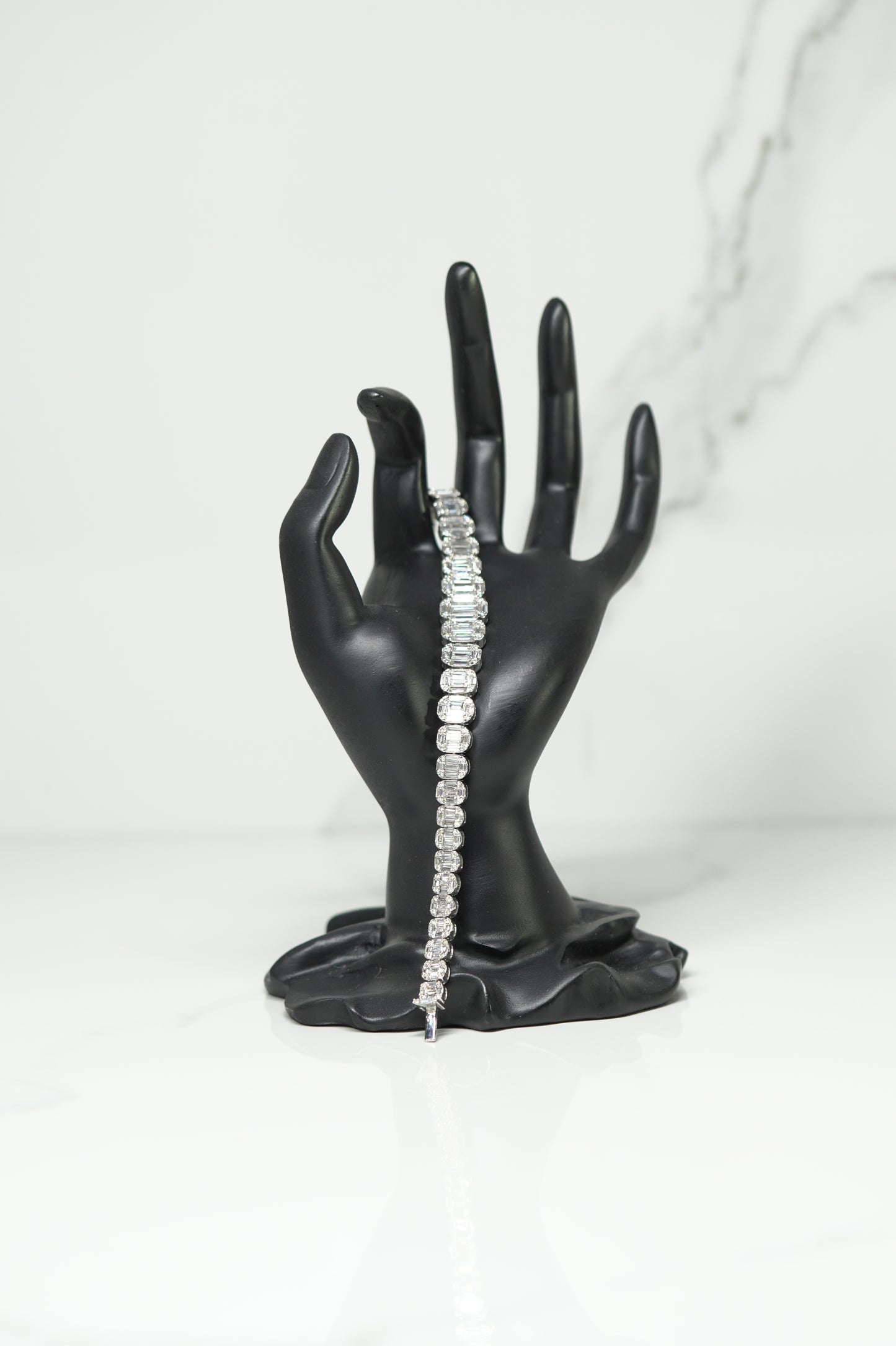 14KT 10.40CT. WG BAGUETTE GRADIENT BRACELET