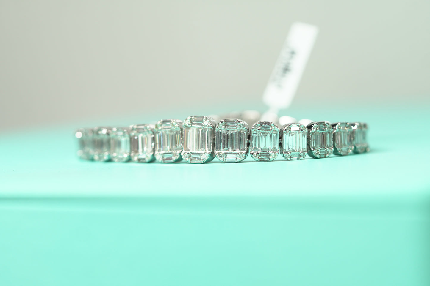 14KT 10.40CT. WG BAGUETTE GRADIENT BRACELET