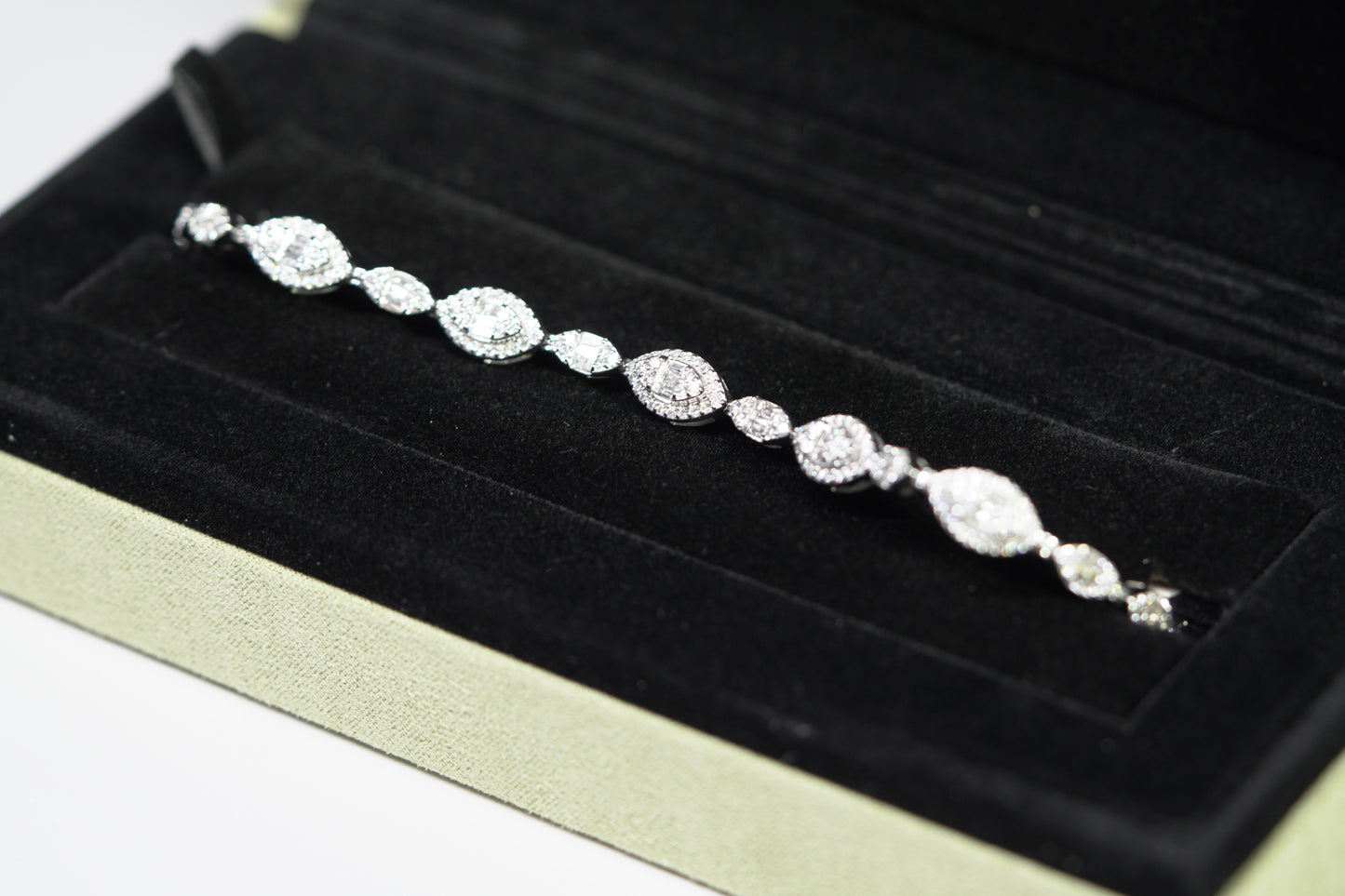 14KT 3.25CT DIAMOND MARQUIS SHAPE BRACELET WG