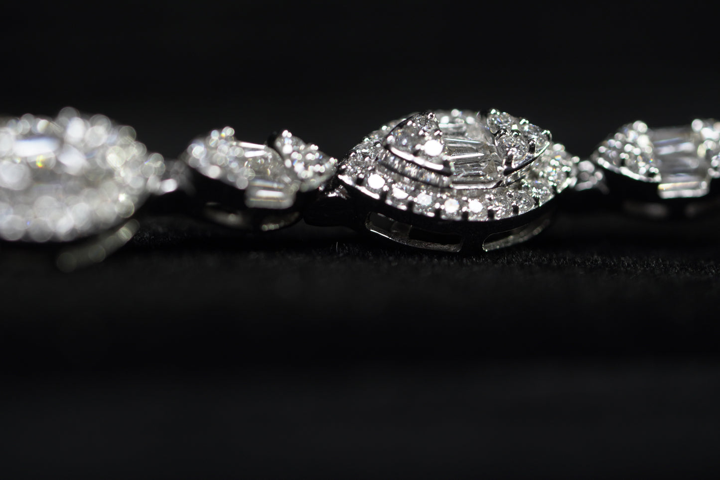 14KT 3.25CT DIAMOND MARQUIS SHAPE BRACELET WG