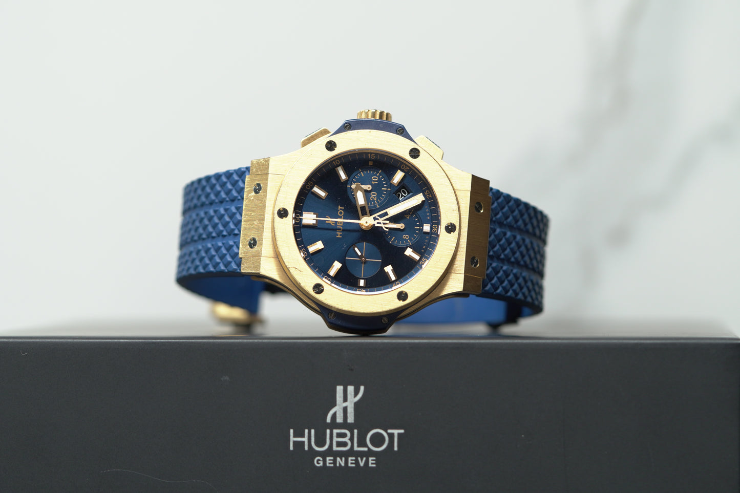 Hublot Big Bang Rose Gold 44mm Blue Rubber Watch Only 301PX7180LR