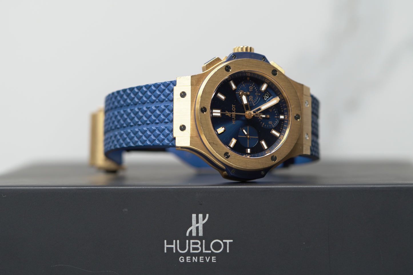 Hublot Big Bang Rose Gold 44mm Blue Rubber Watch Only 301PX7180LR