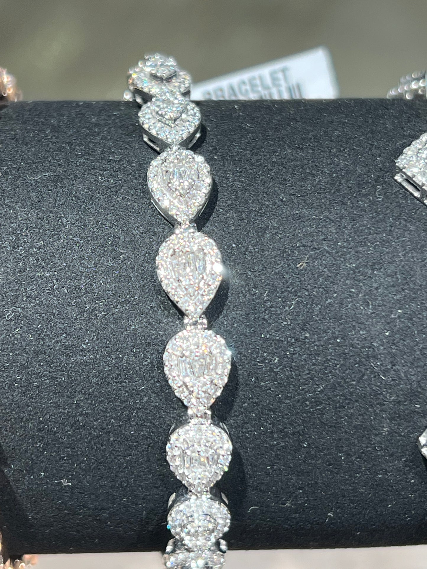 14KT 3.75CT DIAMOND TEAR DROP BRACELET WG