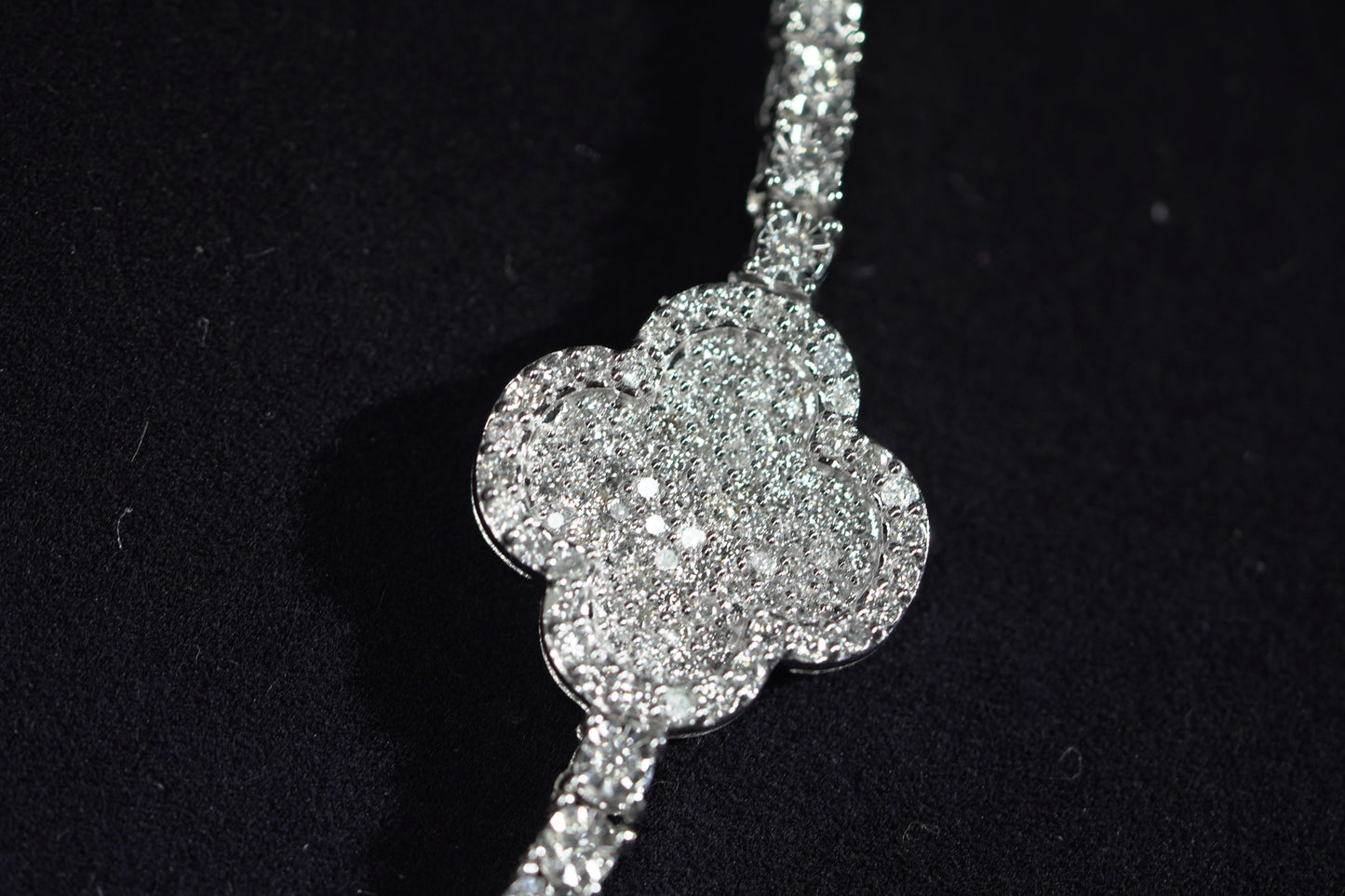 10KT 3.75CT DIAMOND NECKLACE 3 CLOVERS WG