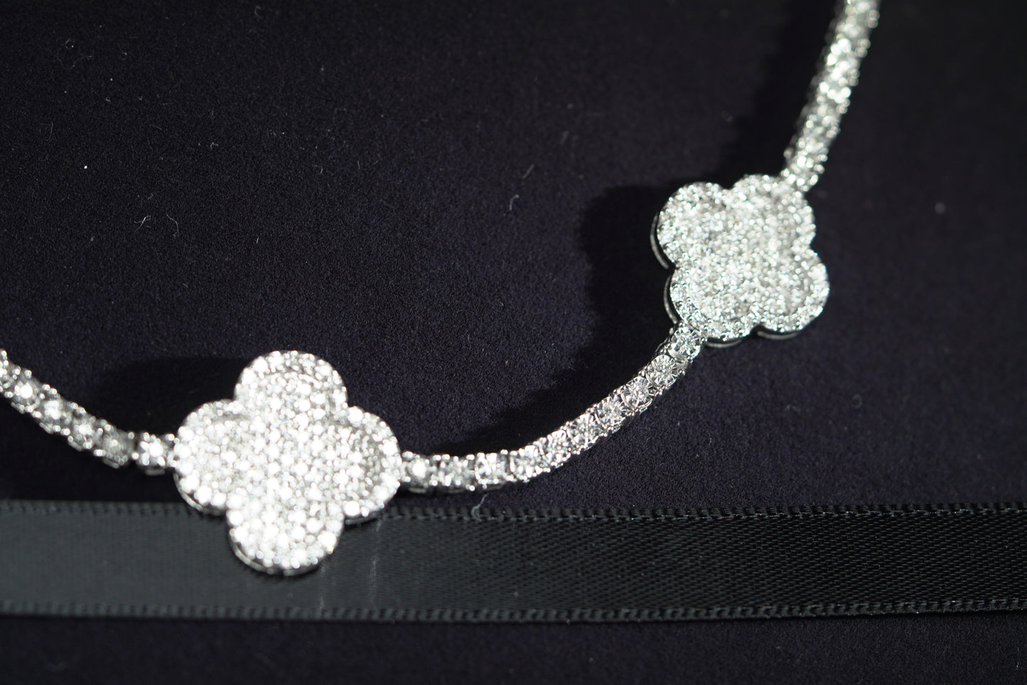 10KT 3.75CT DIAMOND NECKLACE 3 CLOVERS WG