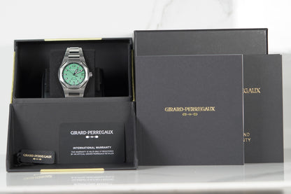 Girard Perregaux Laureato Stainless Steel 42mm Green Bracelet Box & Papers 2024 81010-11-3153-1CM