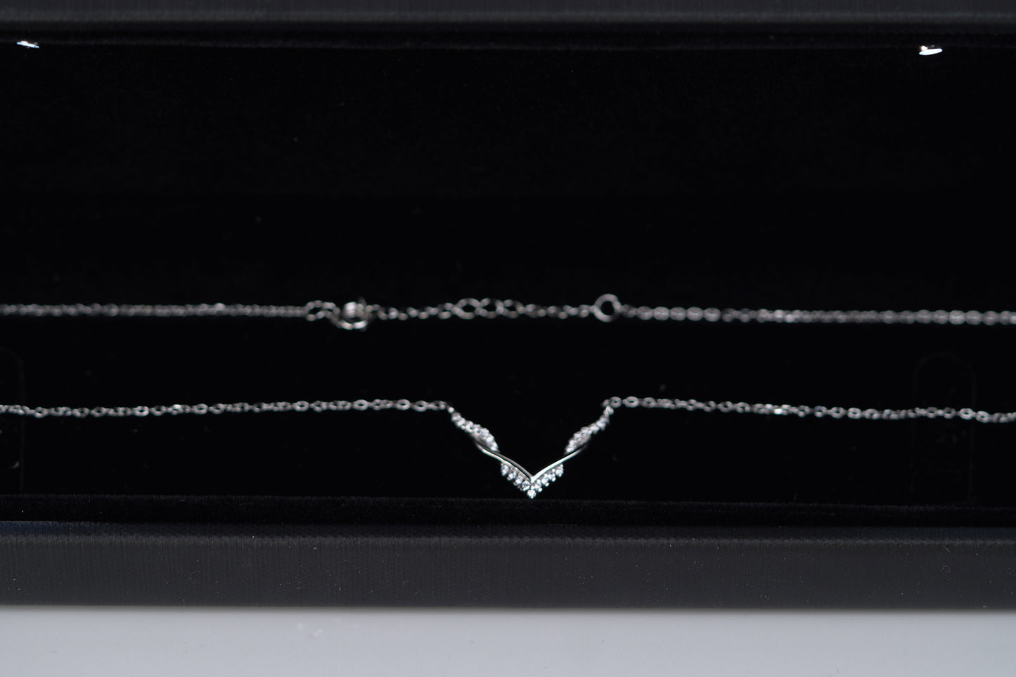 Silver Diamond V Necklace 2.2g