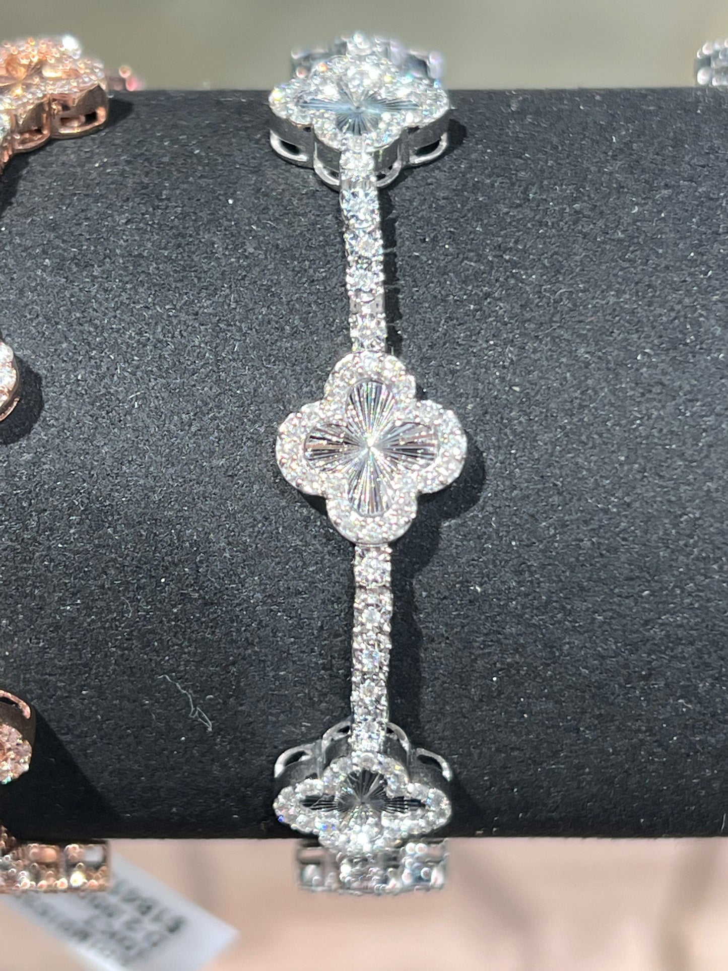 10KT 2.00 CT DIAMOND CLOVER BRACELET WG