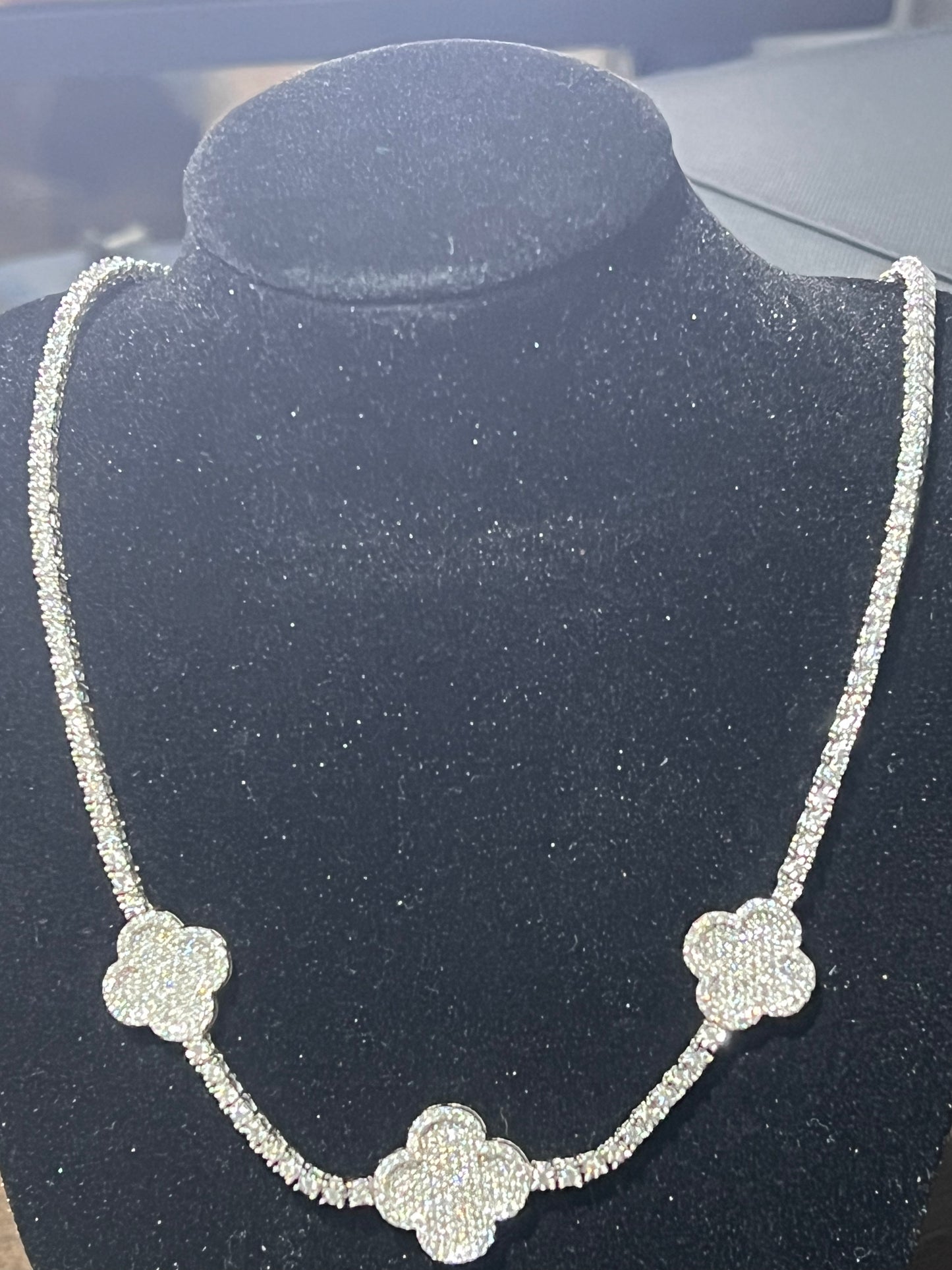 10KT 3.75CT DIAMOND NECKLACE 3 CLOVERS WG